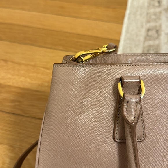 Prada Saffiano Lux Tote in Cammeo. - Picture 12 of 15